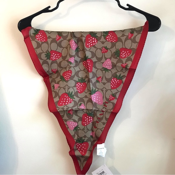 🍓 Coach Signature Wild Strawberry Print Silk Diamond Scarf - Picture 7 of 8